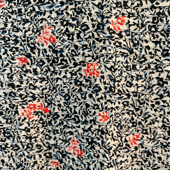 Balenciaga.silk cotton/silk top.  Beautiful, lined, and in excellent condition. - Picture 4 of 7